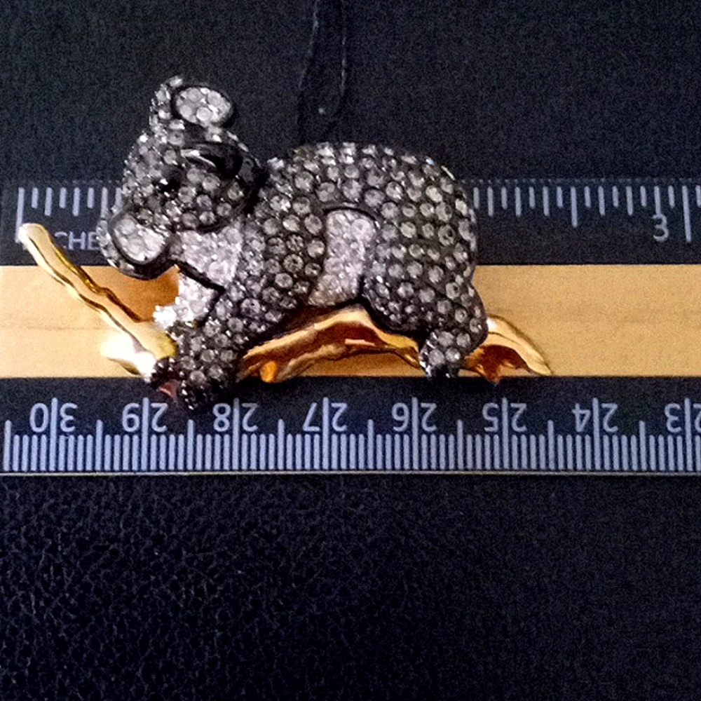 VINTAGE SWAROVSKI KOALA 🐨 BEAR ON BRANCH BROOCH - Picture 7 of 8